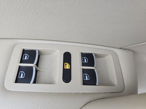 Used 2013 Volkswagen Passat 2.5 SEL Premium image 27