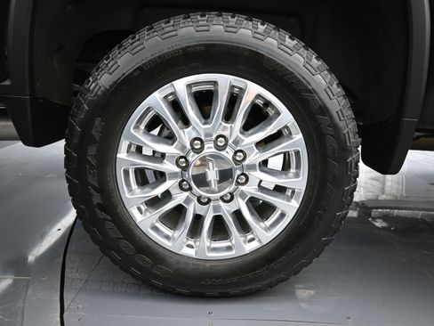 Used 2020 Chevrolet Silverado 2500 High Country w/ Z71 Off-Road Package image 17