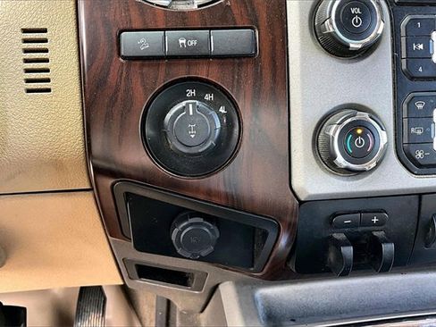 Used 2014 Ford F250 Lariat w/ Lariat Interior Package image 24