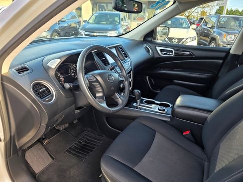 Used 2018 Nissan Pathfinder SV image 9