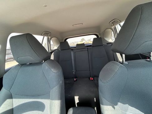 Used 2022 Toyota RAV4 LE FWD image 9