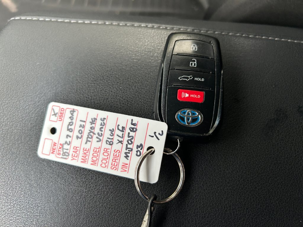 Used 2021 Toyota Venza LE AWD/4WD image 28