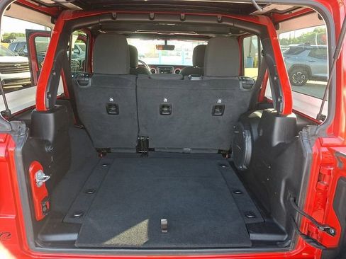 Used 2022 Jeep Wrangler Unlimited Rubicon AWD/4WD image 28