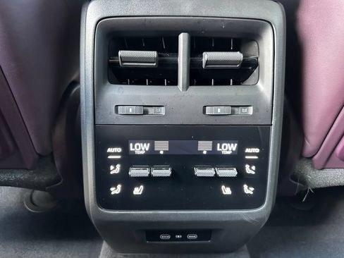 Certified 2025 Porsche Macan 4S Electric AWD/4WD image 43