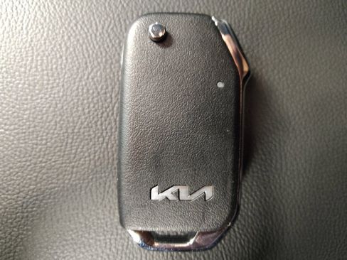 Used 2025 Kia Soul LX w/ LX Technology Package image 32