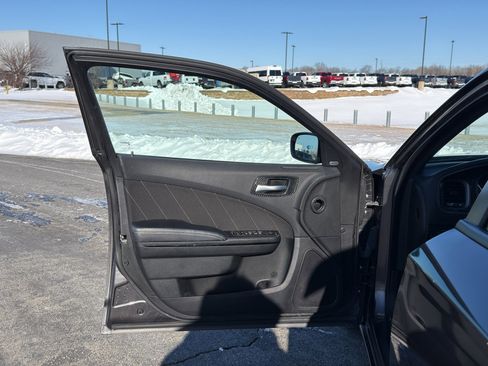 Used 2023 Dodge Charger SXT w/ Blacktop Package image 10