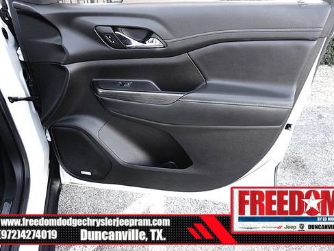Used 2023 GMC Acadia SLT AWD/4WD image 42