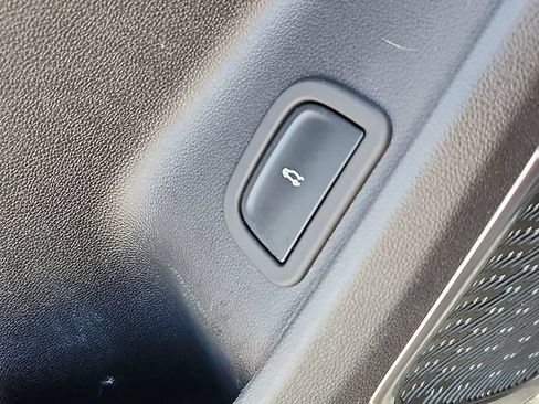 Used 2025 Buick Enclave Sport Touring AWD/4WD image 28