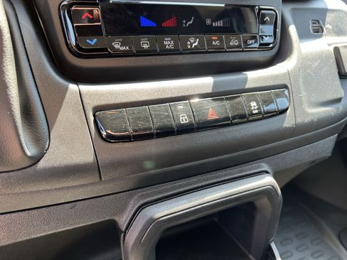 Used 2025 RAM ProMaster 2500 w/ U-Haul Equipment Group FWD image 31