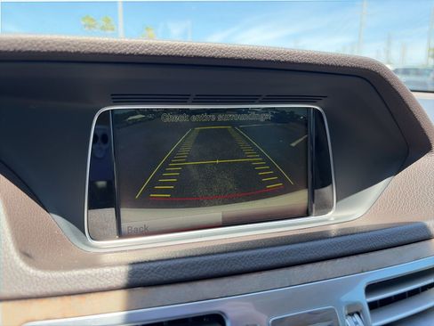 Used 2014 Mercedes-Benz E 350 4MATIC Sedan image 16