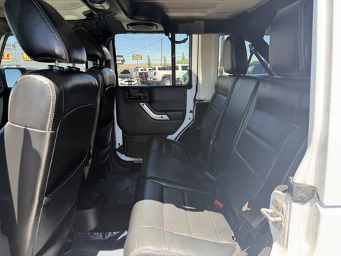 Used 2012 Jeep Wrangler Unlimited Sahara w/ Connectivity Group AWD/4WD image 13