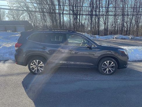 Used 2022 Subaru Forester Limited image 8