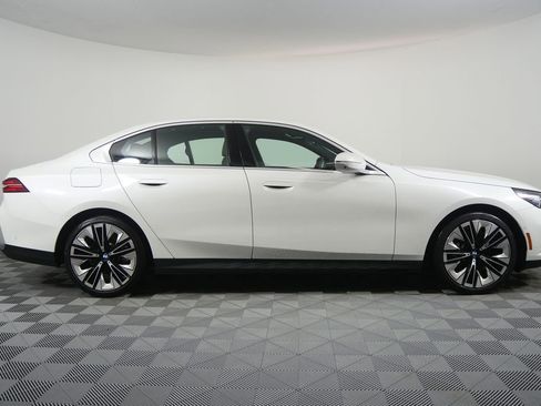 Certified 2025 BMW 530i image 2