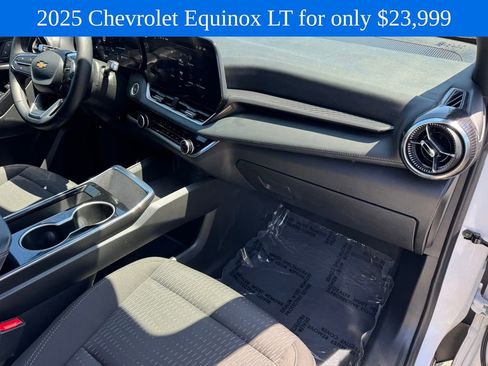 Used 2025 Chevrolet Equinox LT FWD image 8