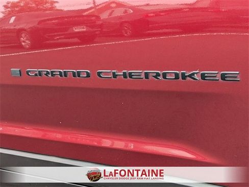 Used 2022 Jeep Grand Cherokee L Limited w/ Black Appearance Package image 10