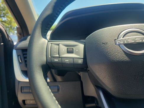 Certified 2025 Nissan Rogue SV FWD image 22