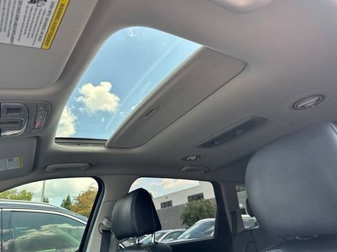 Used 2024 Kia Telluride S w/ S Sunroof Package FWD image 9