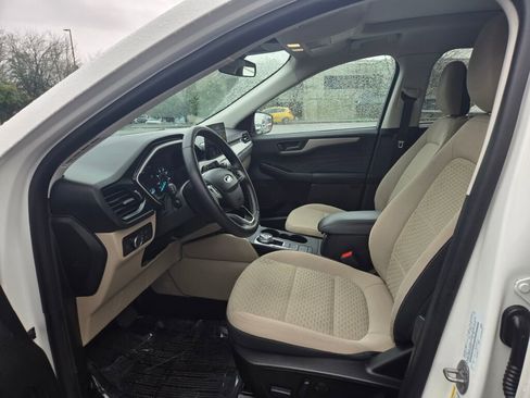 Used 2022 Ford Escape SE w/ SE Sport Appearance Package image 12