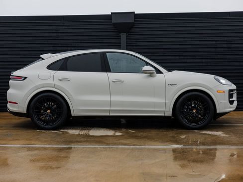 New 2026 Porsche Cayenne E-Hybrid Coupe image 8