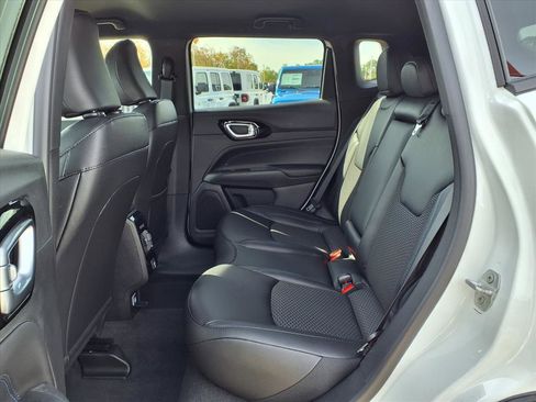 New 2026 Jeep Compass Altitude image 9