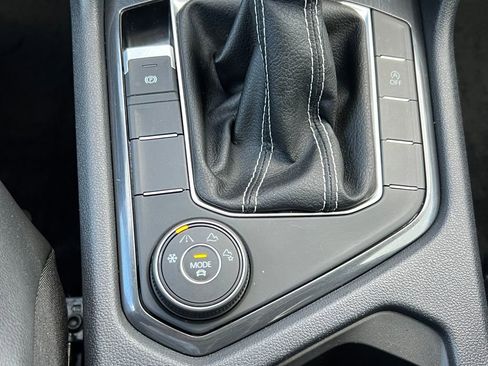 Used 2023 Volkswagen Tiguan SE image 31