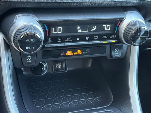 Used 2025 Toyota RAV4 XLE FWD image 20