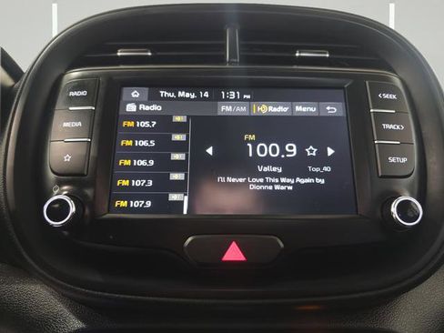 Used 2025 Kia Soul LX w/ LX Technology Package FWD image 17