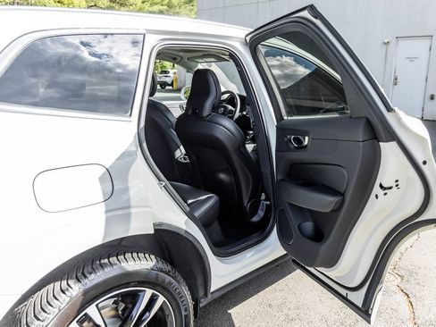 Used 2020 Volvo XC60 T6 Momentum AWD/4WD image 17