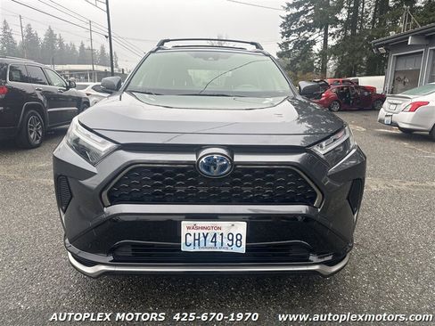 Used 2023 Toyota RAV4 SE image 2