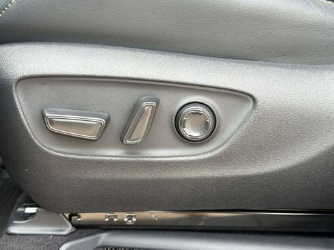 Used 2025 Toyota Sienna Platinum FWD image 12