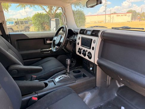 Used 2010 Toyota FJ Cruiser 2WD image 14