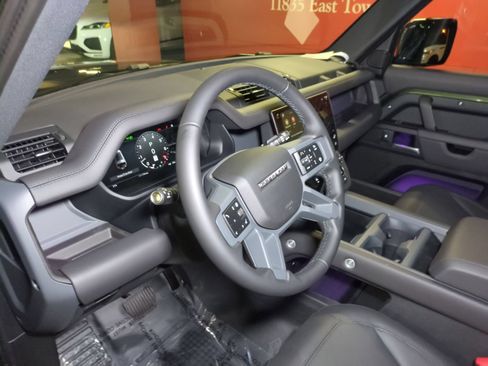 New 2026 Land Rover Defender 130 X-Dynamic SE AWD/4WD image 16