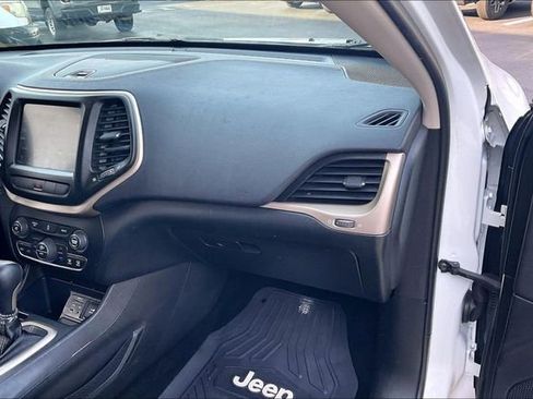 Used 2014 Jeep Cherokee Limited FWD image 16