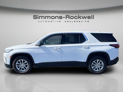 Used 2023 Chevrolet Traverse LS AWD/4WD image 2