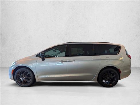 New 2026 Chrysler Pacifica Select w/ S Appearance Package image 9
