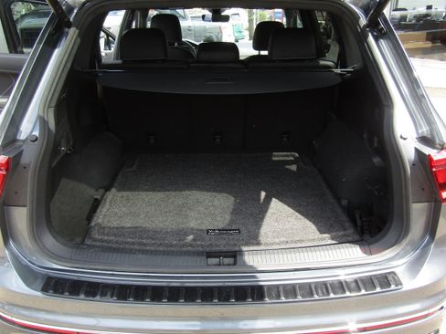 Used 2023 Volkswagen Tiguan SEL R-Line image 12