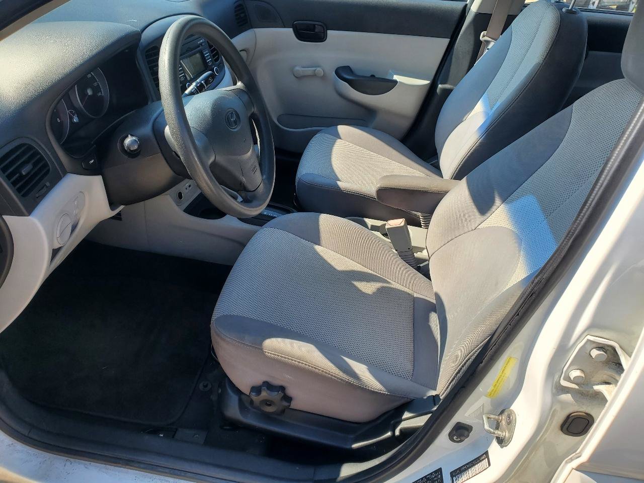 Used 2011 Hyundai Accent GLS FWD image 14