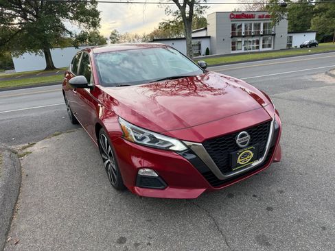 Used 2019 Nissan Altima 2.5 SR w/ SR Premium Package image 3