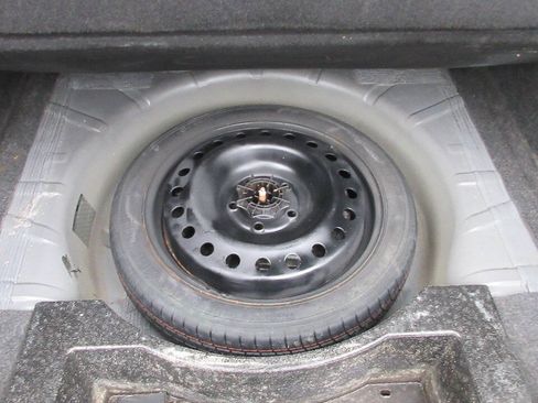 Used 2015 Chevrolet Impala LT FWD image 18