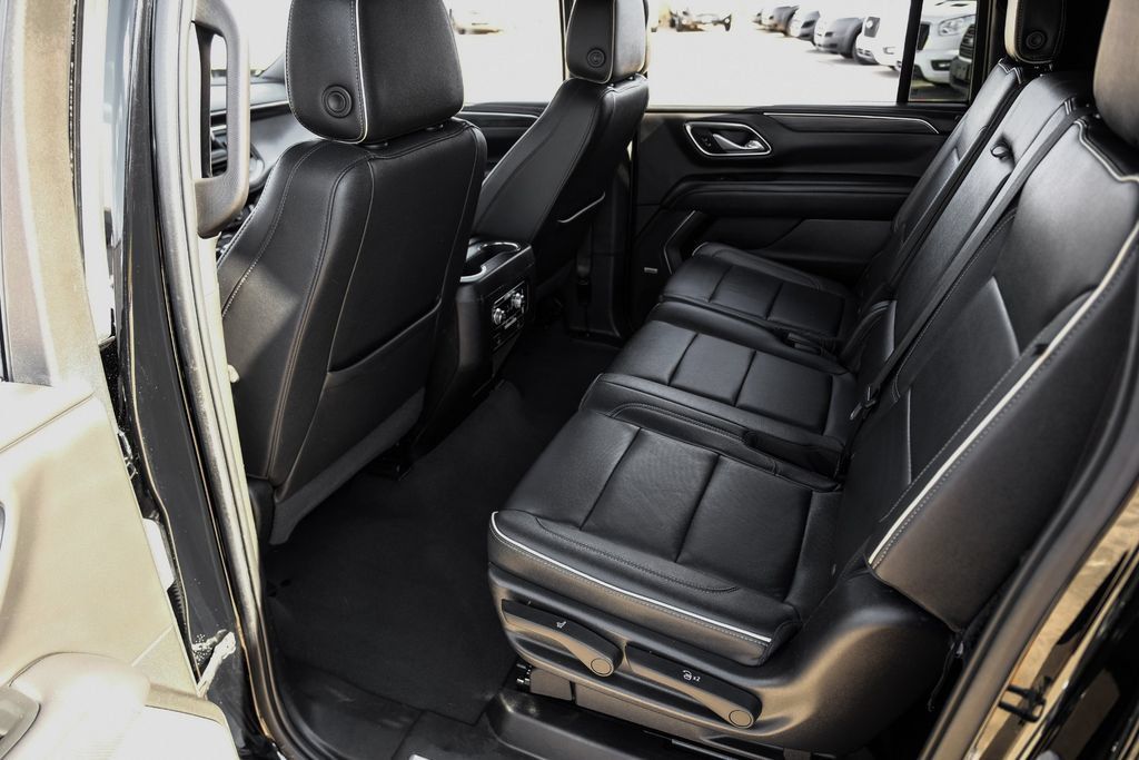 Used 2022 GMC Yukon XL SLT AWD/4WD image 42