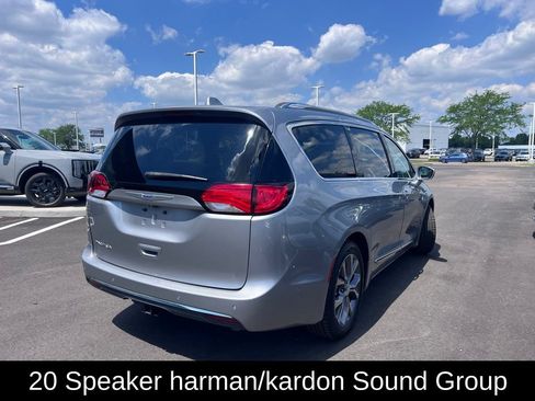 Used 2019 Chrysler Pacifica Limited w/ Tire & Wheel Group FWD image 4