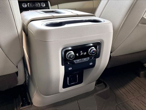 Used 2022 GMC Yukon XL Denali RWD image 31
