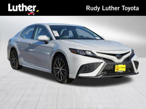 Certified 2024 Toyota Camry SE FWD image 1