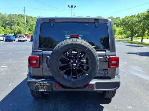 Used 2025 Jeep Wrangler Unlimited Sahara AWD/4WD image 16