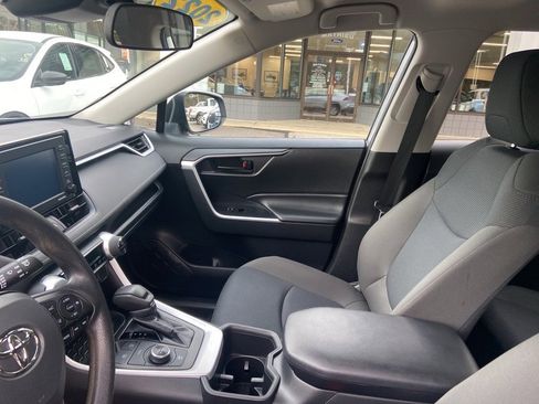 Used 2022 Toyota RAV4 LE image 8