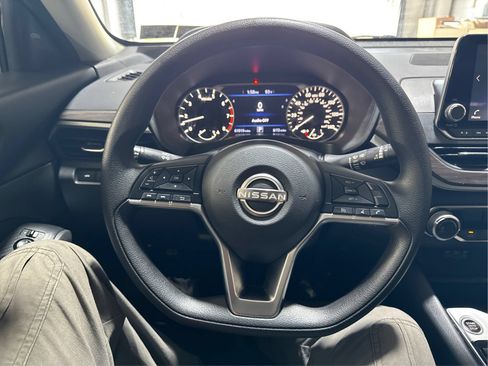 Used 2024 Nissan Altima 2.5 SV FWD image 16