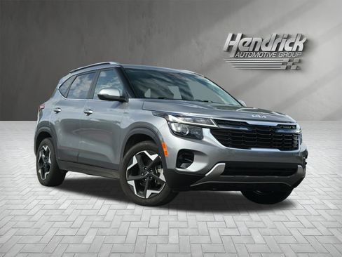 Used 2025 Kia Seltos EX FWD image 3