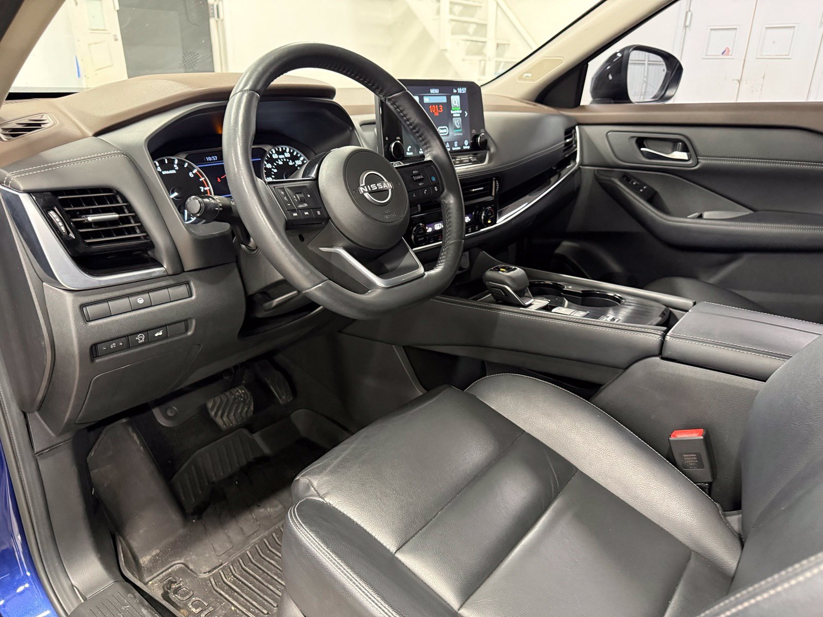 Used 2023 Nissan Rogue SL w/ SL Premium Package FWD image 18