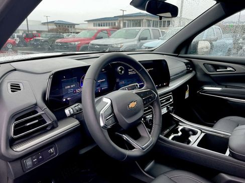 New 2025 Chevrolet Traverse LT w/ Driver Confidence Package image 29