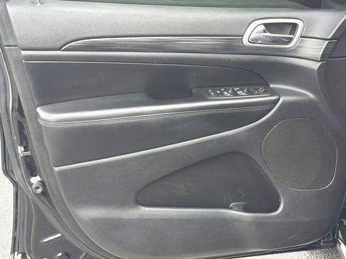 Used 2019 Jeep Grand Cherokee Altitude RWD image 14